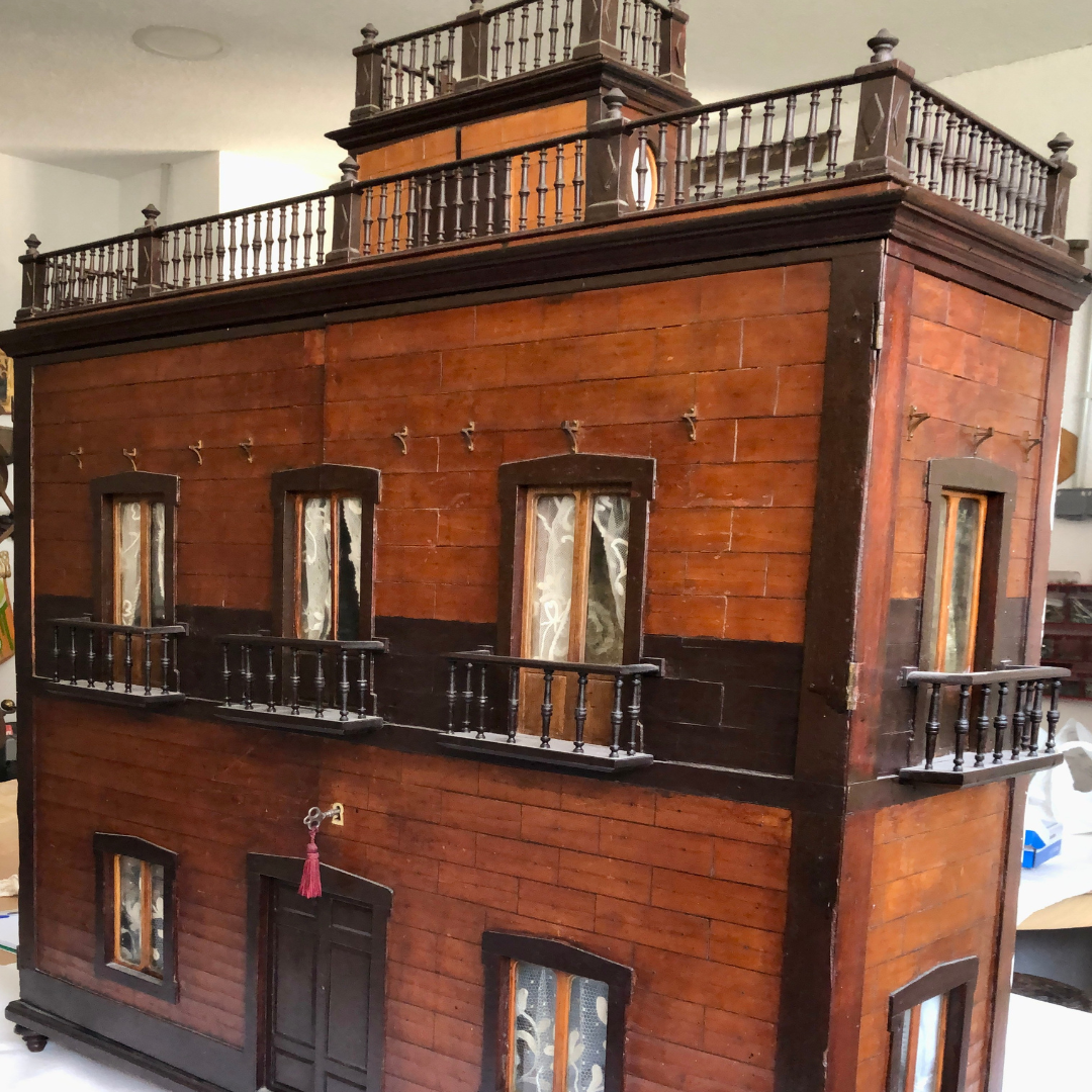 Restauración casa de muñecas Siglo XIX